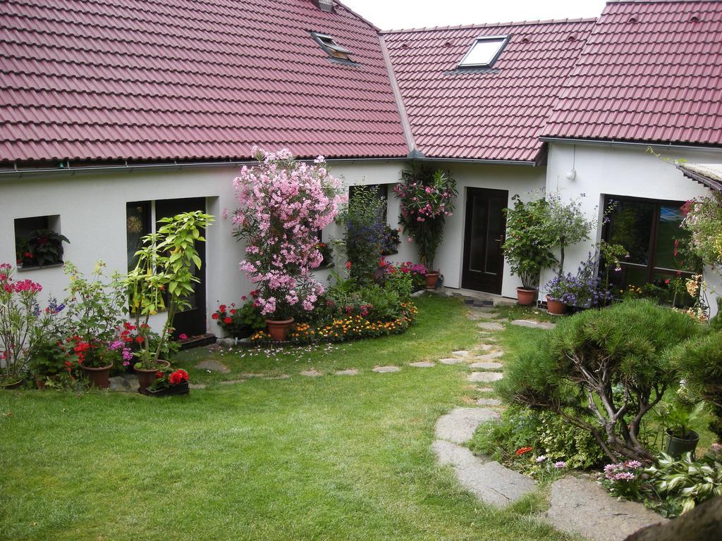 Penzion Nevcehle Urbanov Exterior photo